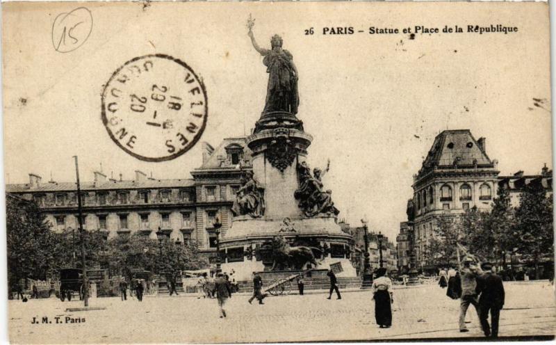 Carte postale ancienne Paris 11e - Statue et Place de la République à Paris 11e
