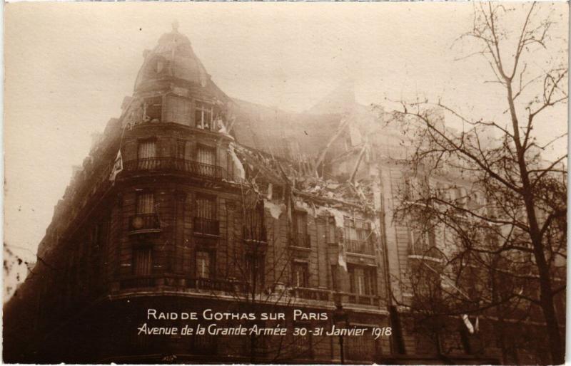 Carte postale ancienne Raid de Gothas sur Paris - Avenue de la Grande-Armée 30-31 Janvier 1918 à Paris 17e
