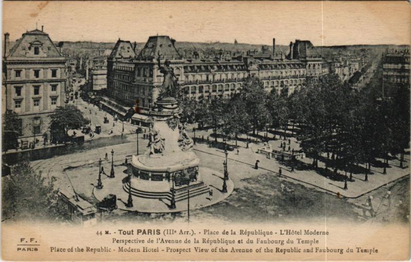 Carte postale ancienne Paris 3e, 10e & 11e - Place de la République à Paris 3e