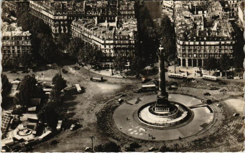 Carte postale ancienne Paris 4e - La Place de la Bastille- Real Photo à Paris 4e