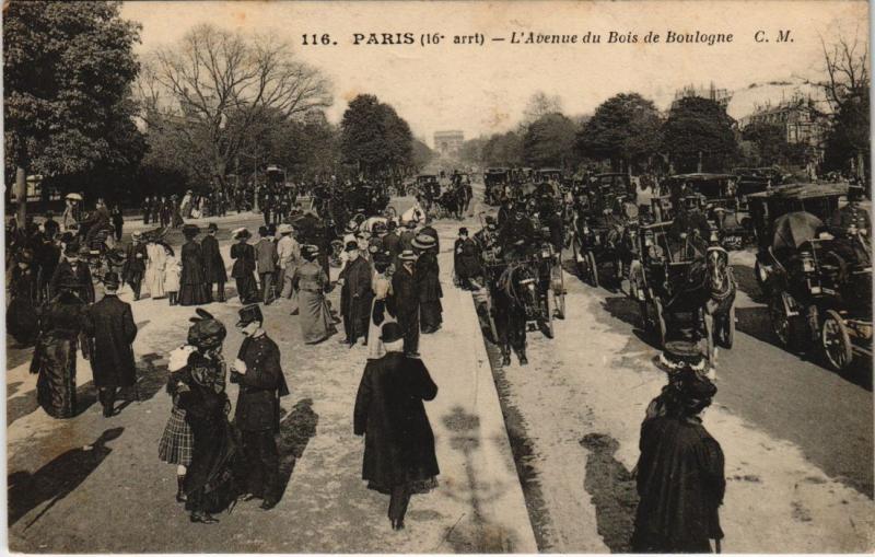 Carte postale ancienne L'Avenue du Bois de Boulogne à Paris 16e