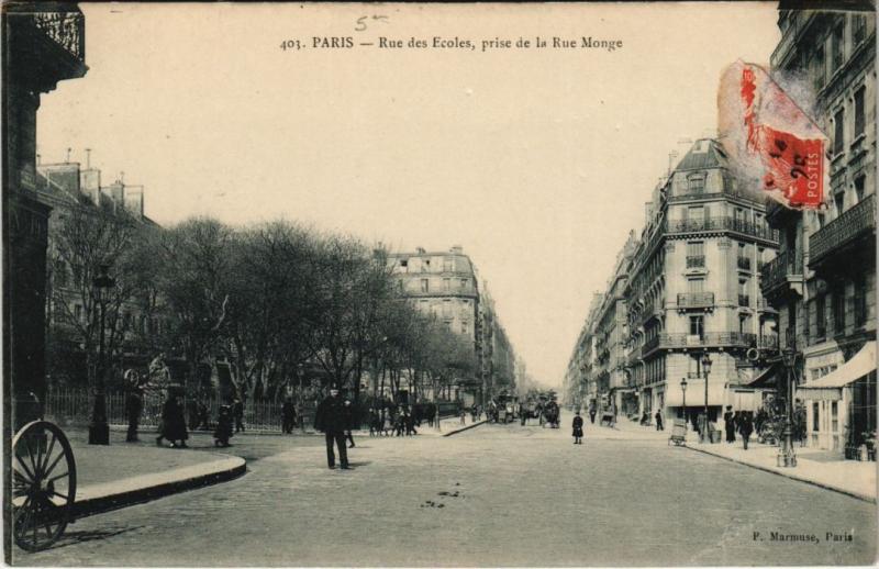 Carte postale ancienne Paris 5e - Rue des Ecoles, prise de la Rue Monge à Paris 5e