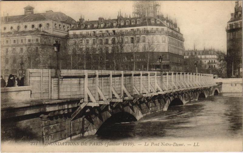 Carte postale ancienne Paris 5e - Le Pont Notre Dame à Paris 5e