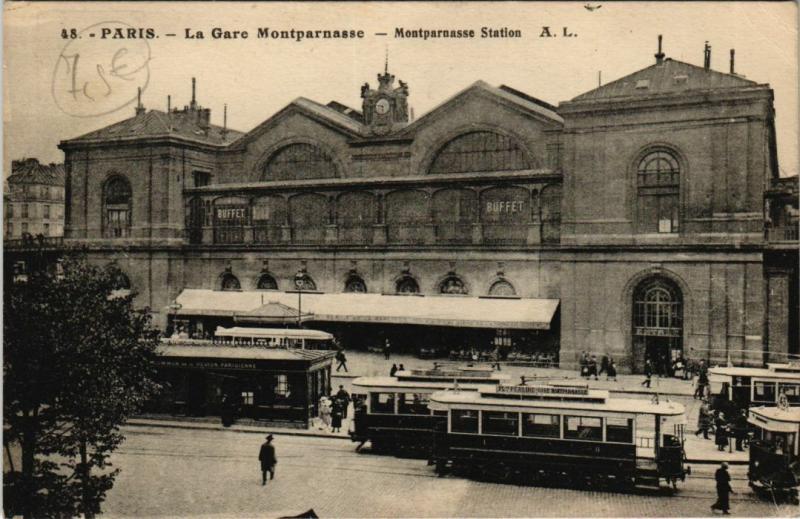 Carte postale ancienne La gare Montparnasse à Paris 6e