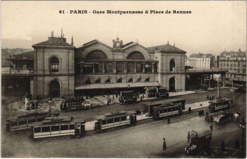 Carte postale ancienne Gare Montparnasse et Place de Rennes à Paris 6e