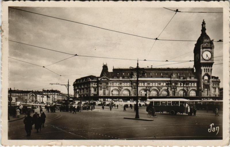 Carte postale ancienne Paris 12e - La Gare de Lyon à Paris 12e
