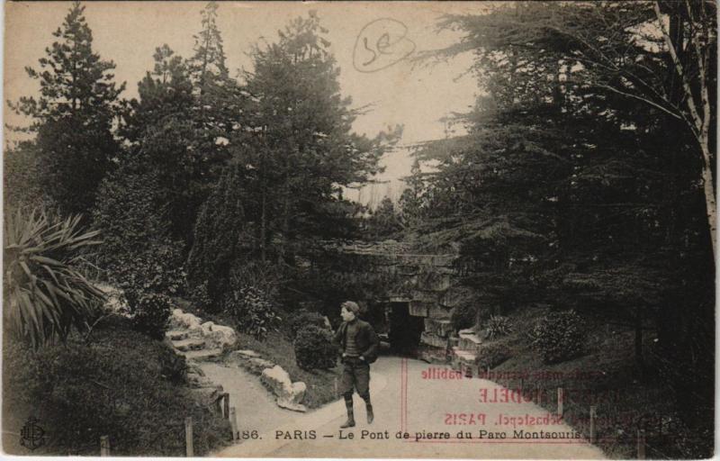 Carte postale ancienne Le Pont de pierre du Parc Montsouris à Paris 14e