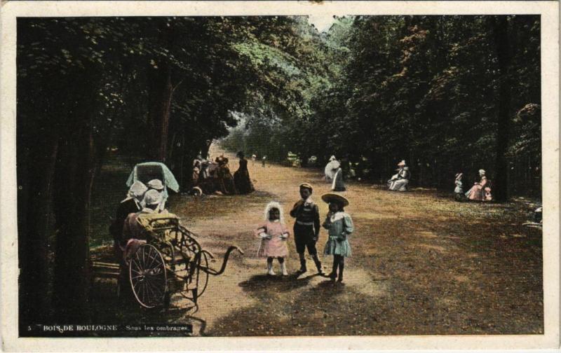 Carte postale ancienne Bois de Boulogne - Sous les ombrages à Paris 16e