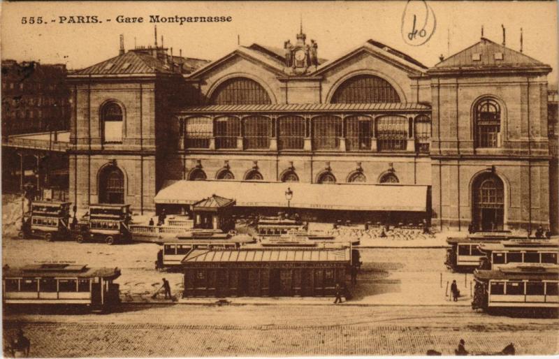 Carte postale ancienne La Gare Montparnasse à Paris 6e