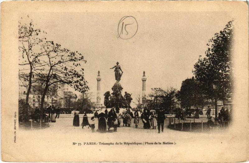 Carte postale ancienne Paris 12e - Triomphe de la République. Place de la Nation à Paris 12e