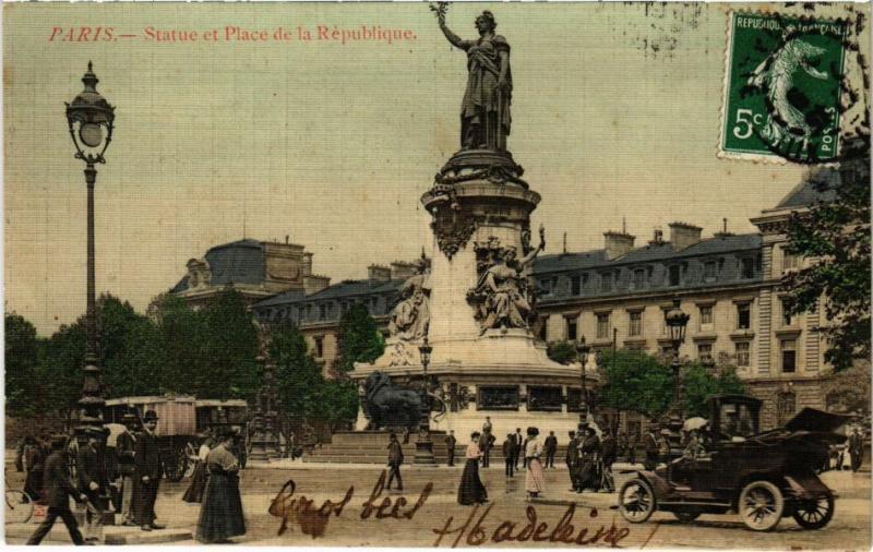 Carte postale ancienne Paris 11e - Statue et Place de la République à Paris 11e