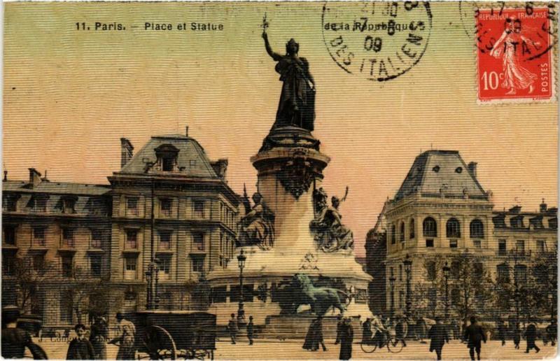 Carte postale ancienne Paris 11e - Place et Statue de la République à Paris 11e