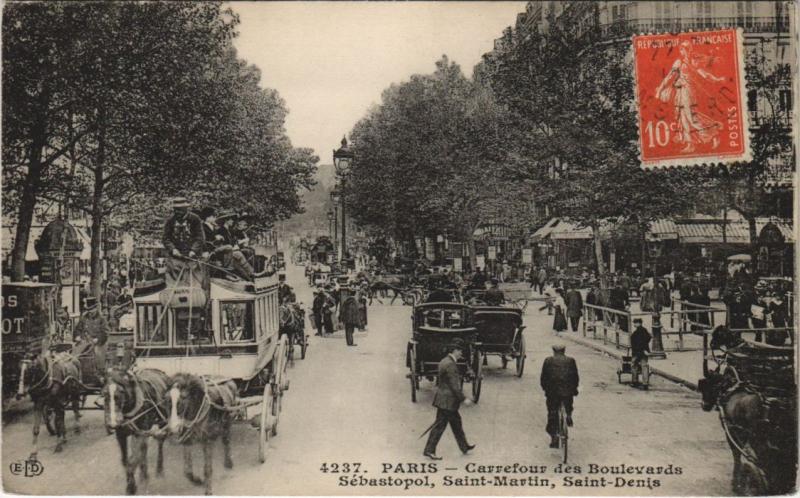 Carte postale ancienne Paris - Carrefour des Boulevards Sébastopol à Paris
