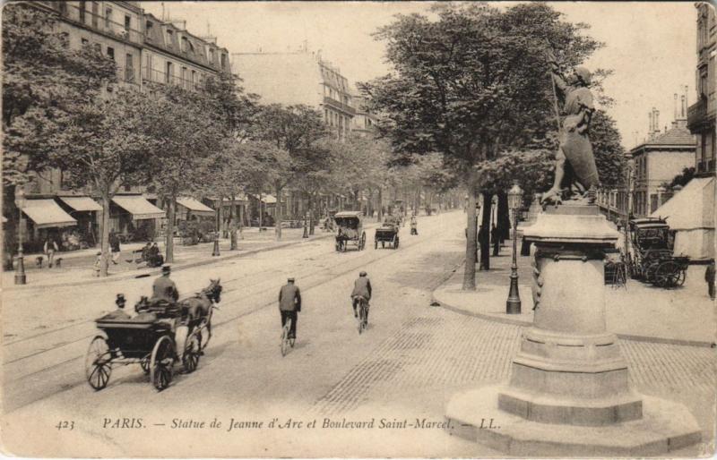 Carte postale ancienne Paris - Statue de Jeanne d'Arc et Boulevard Saint-Marcel à Paris