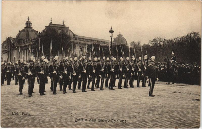 Carte postale ancienne Paris - Défilé des Saint-Cyriens à Paris