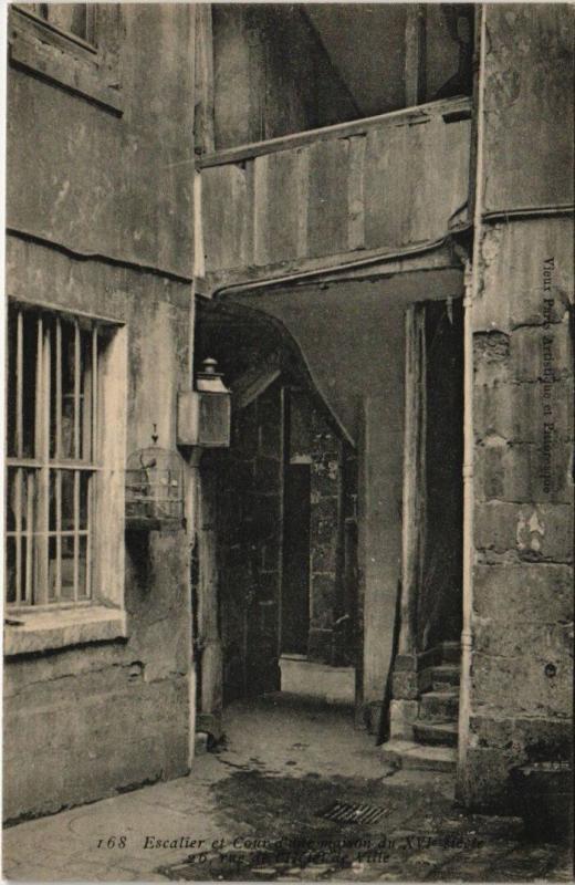 Carte postale ancienne Paris 4e - Escalier à Paris 4e