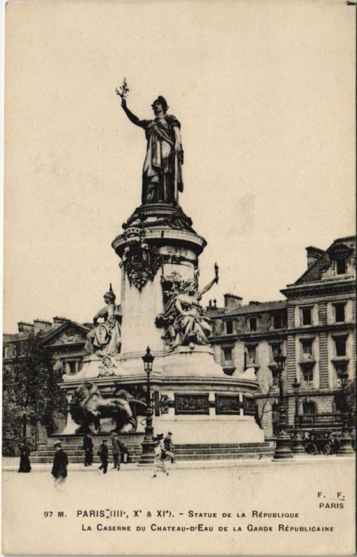 Carte postale ancienne Paris 3e, 10e et 11e - Statue de la République à Paris 3e