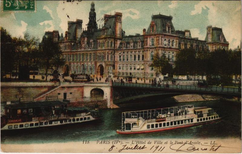 Carte postale ancienne Paris 4e - L'Hotel de Ville et le Pont d'Arcole à Paris 4e