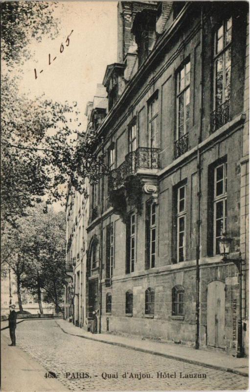 Carte postale ancienne Paris 4e - Quai d'Anjou. Hotel Lauzun à Paris 4e
