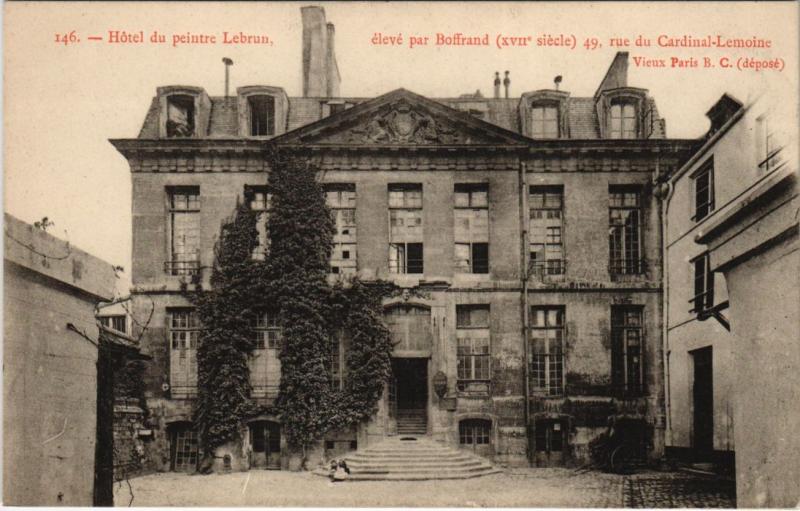 Carte postale ancienne Paris 5e - Hotel du peintre Lebrun, élevé par Boffrand à Paris 5e