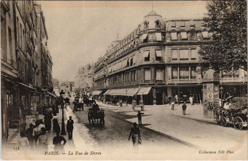 Carte postale ancienne Paris 7e - 174. La Rue de Sèvres à Paris 7e