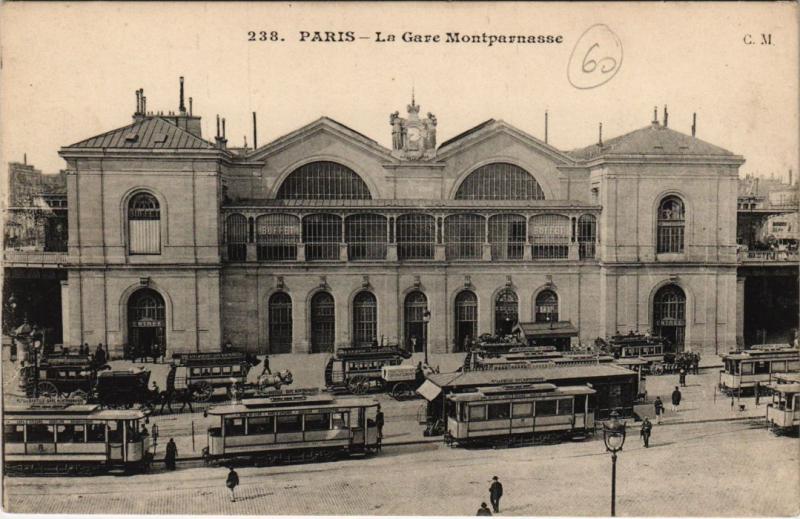 Carte postale ancienne La Gare Montparnasse à Paris 6e