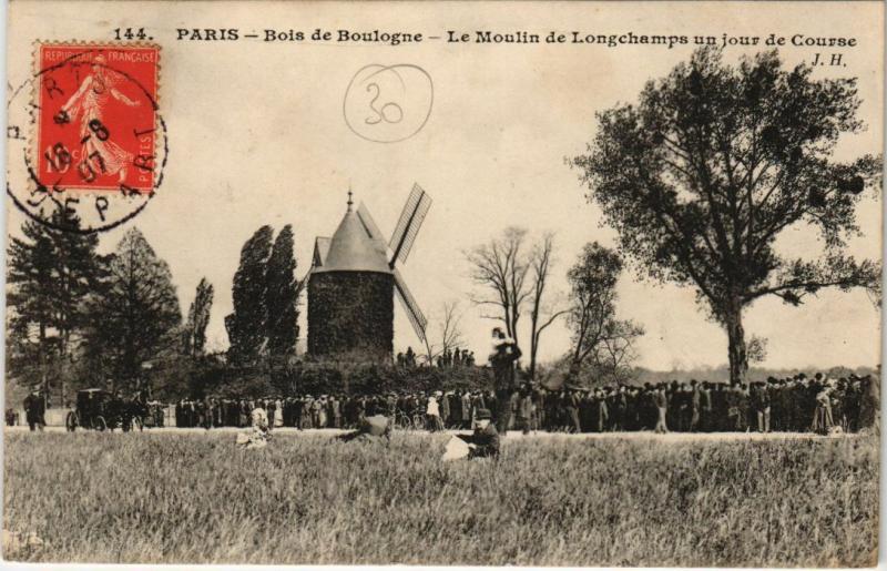 Carte postale ancienne Bois de Boulogne - Le Moulin de Longchamp un jour de Courses à Paris 16e
