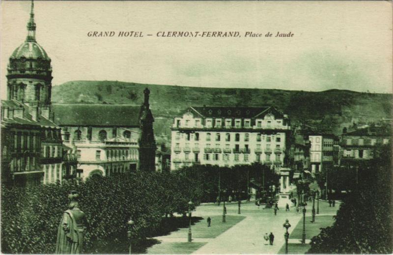Carte postale ancienne Clermont Ferrand Place de Jaude à Clermont-Ferrand