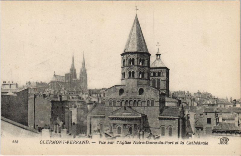 Carte postale ancienne Clermont Ferrand vue sur l'Eglise Notre Dame du Port à Clermont-Ferrand