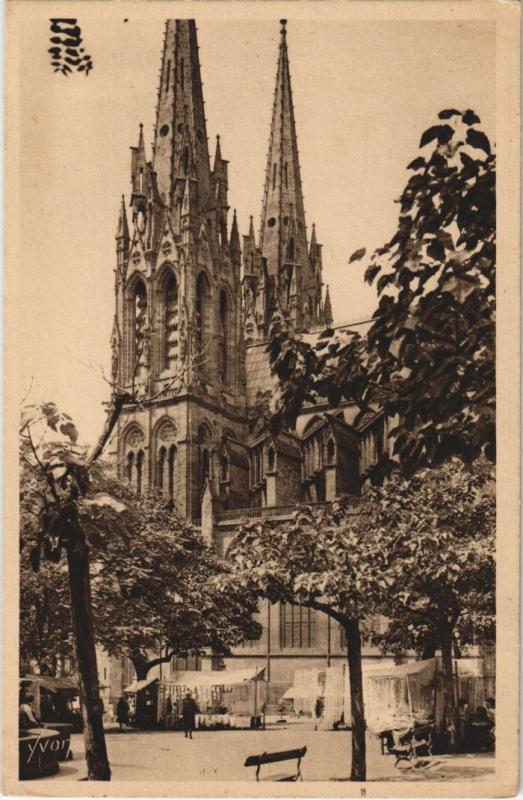 Carte postale ancienne Clermont Ferrand La Cathedrale et Place de la Victoire à Clermont-Ferrand