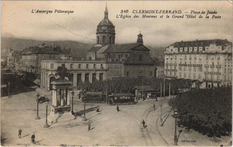 Carte postale ancienne Clermont Ferrand Place de Jaude , Eglise Saint-Pierre des Minimes à Clermont-Ferrand