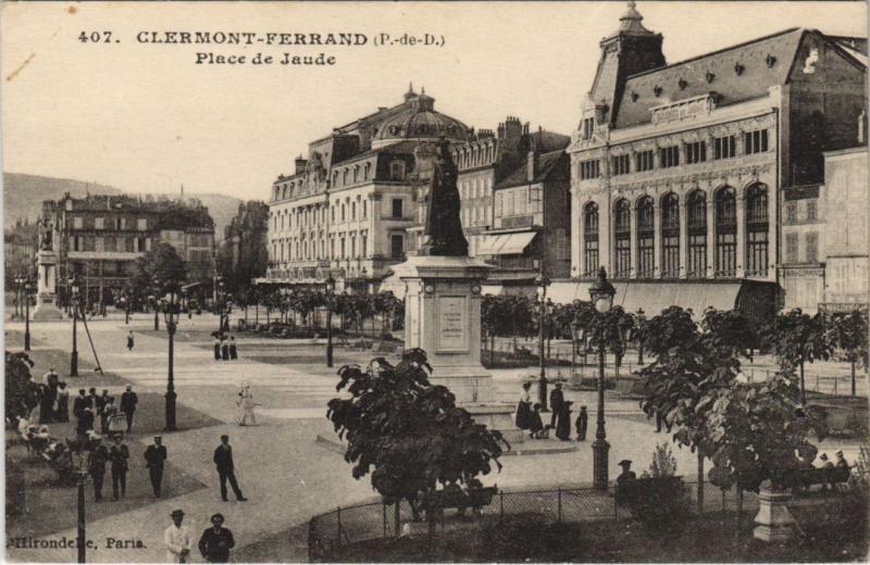 Carte postale ancienne Clermont Ferrand Place de Jaude à Clermont-Ferrand