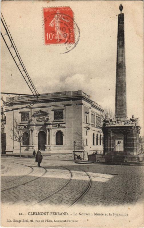 Carte postale ancienne Clermont Ferrand Le Nouveau Musee et la Pyramide à Clermont-Ferrand