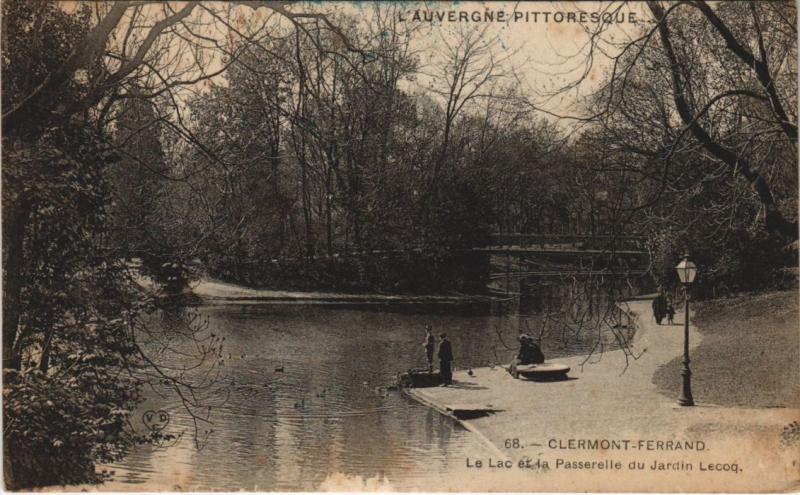 Carte postale ancienne Clermont Ferrand Le Lac et Passerelle du Jardin Lecoq à Clermont-Ferrand