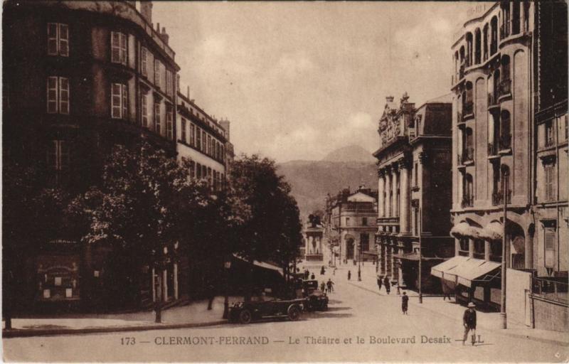 Carte postale ancienne Clermont Ferrand Le Theatre et le Boulevard Desaix à Clermont-Ferrand