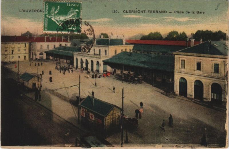 Carte postale ancienne Clermont Ferrand Place de la Gare à Clermont-Ferrand