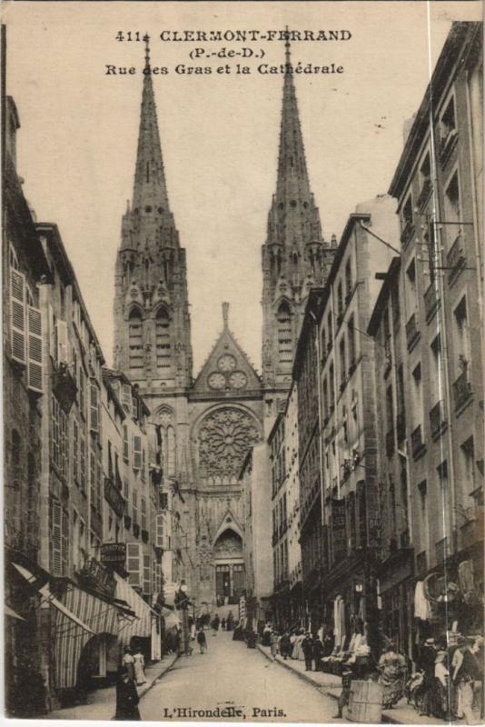 Carte postale ancienne Clermont Ferrand Rue des Gras et la Cathedrale à Clermont-Ferrand