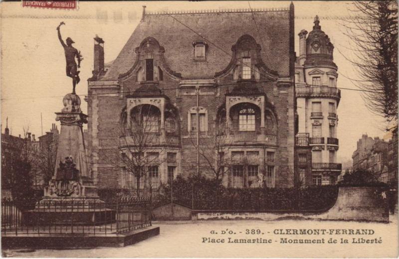 Carte postale ancienne Clermont Ferrand Place Lamartine , Monument de la Liberte à Clermont-Ferrand