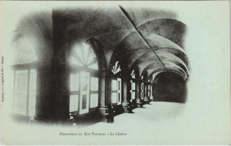 Carte postale ancienne Clermont Ferrand Pensionnat du Bon Pasteur, Le Cloitre à Clermont-Ferrand