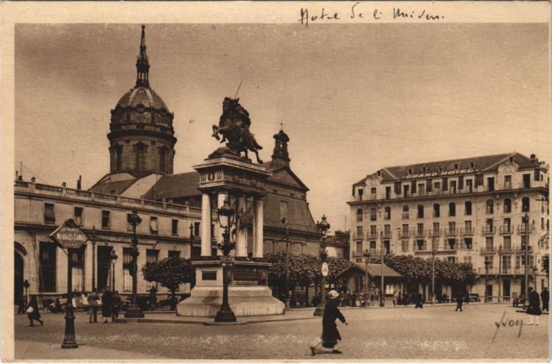 Carte postale ancienne Clermont Ferrand Place de Jaude à Clermont-Ferrand