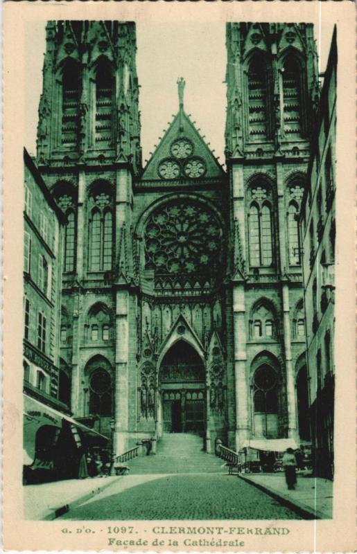 Carte postale ancienne Clermont Ferrand Facade de la Cathedrale à Clermont-Ferrand