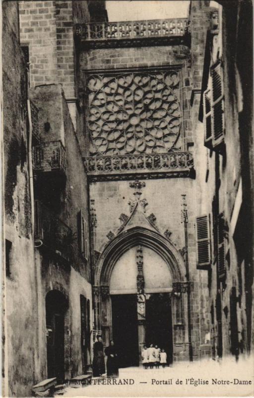 Carte postale ancienne Clermont Ferrand Portail de l'Eglise Notre Dame à Clermont-Ferrand