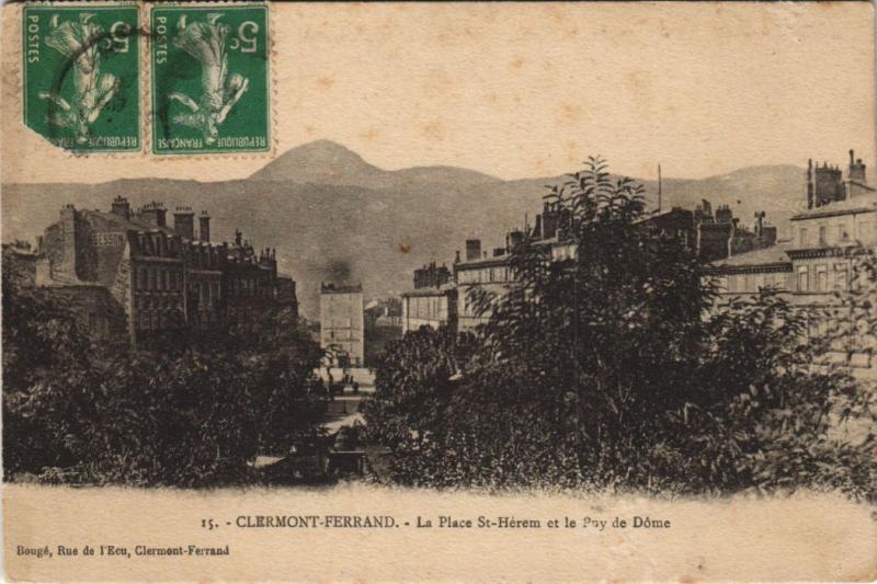 Carte postale ancienne Clermont Ferrand Place Saint-Herem et le Puy de Dome à Clermont-Ferrand