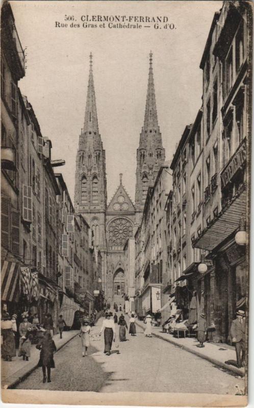Carte postale ancienne Clermont Ferrand Rue des Gras et la Cathedrale à Clermont-Ferrand