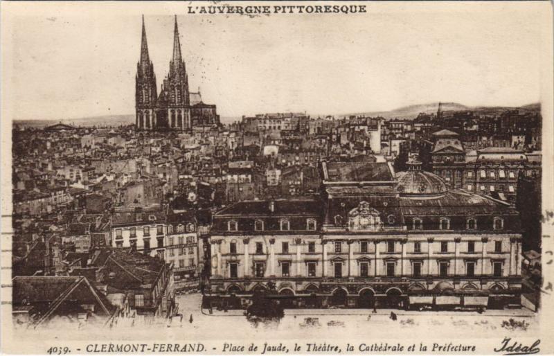 Carte postale ancienne Clermont Ferrand Place de Jaude ,le Theatre à Clermont-Ferrand
