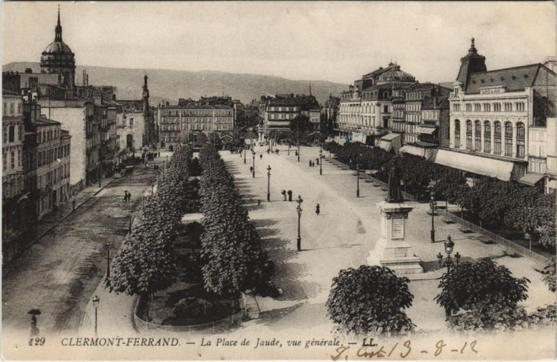 Carte postale ancienne Clermont Ferrand Place de Jaude à Clermont-Ferrand