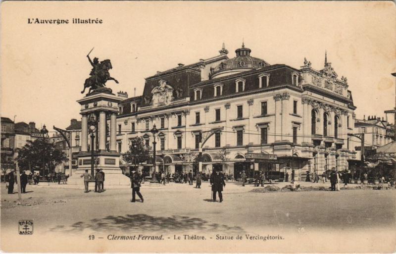 Carte postale ancienne Clermont Ferrand Le Theatre, Statue de Vercingetorix à Clermont-Ferrand