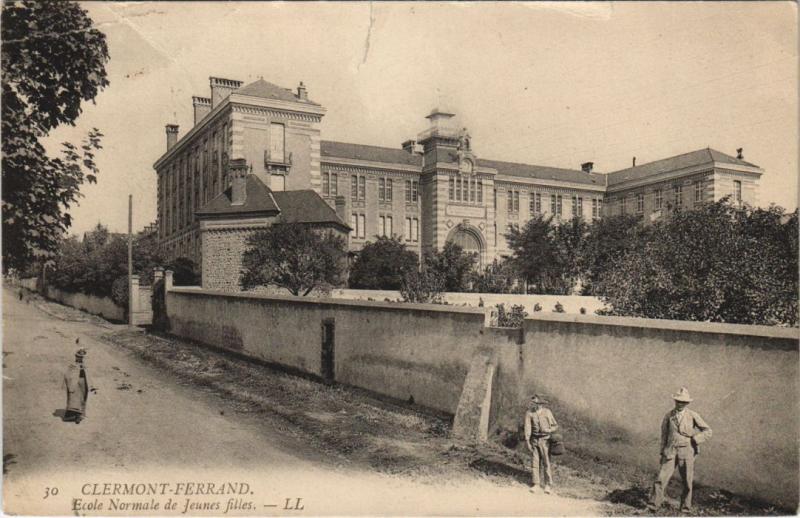 Carte postale ancienne Clermont Ferrand Ecole Normale de Jeunes filles à Clermont-Ferrand