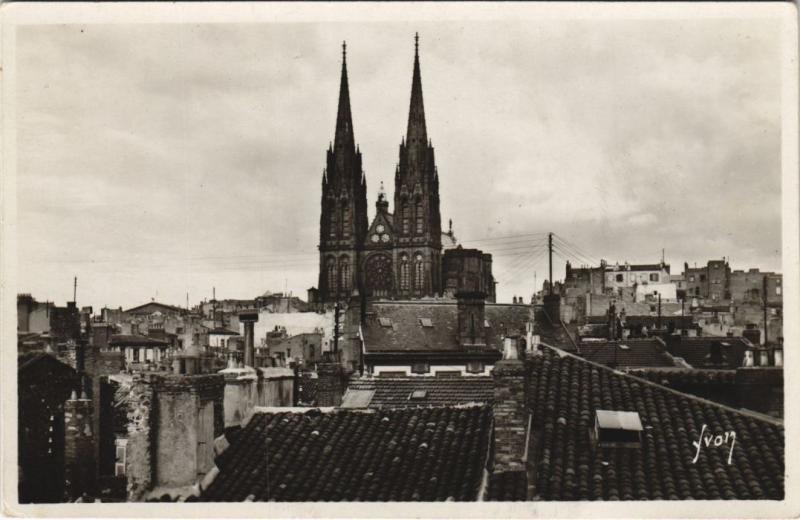 Carte postale ancienne Clermont Ferrand Perspective sur la Cathedrale à Clermont-Ferrand