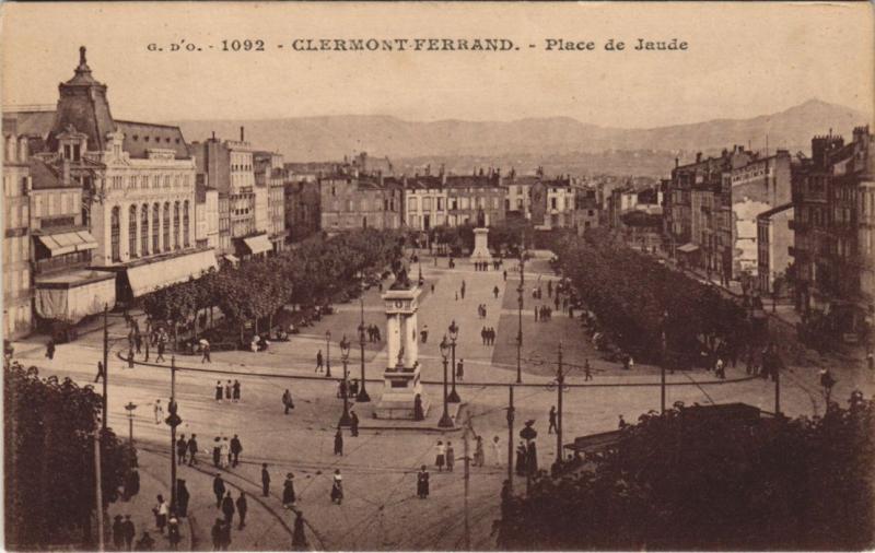 Carte postale ancienne Clermont Ferrand Place Jaude à Clermont-Ferrand